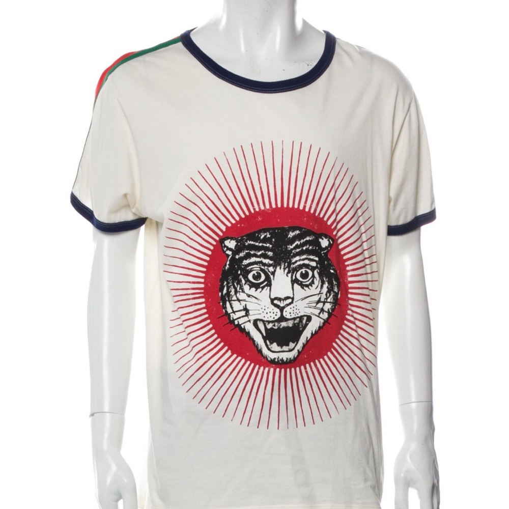 Beautiful white excellent condition Gucci T-shirt Great for the summertime.